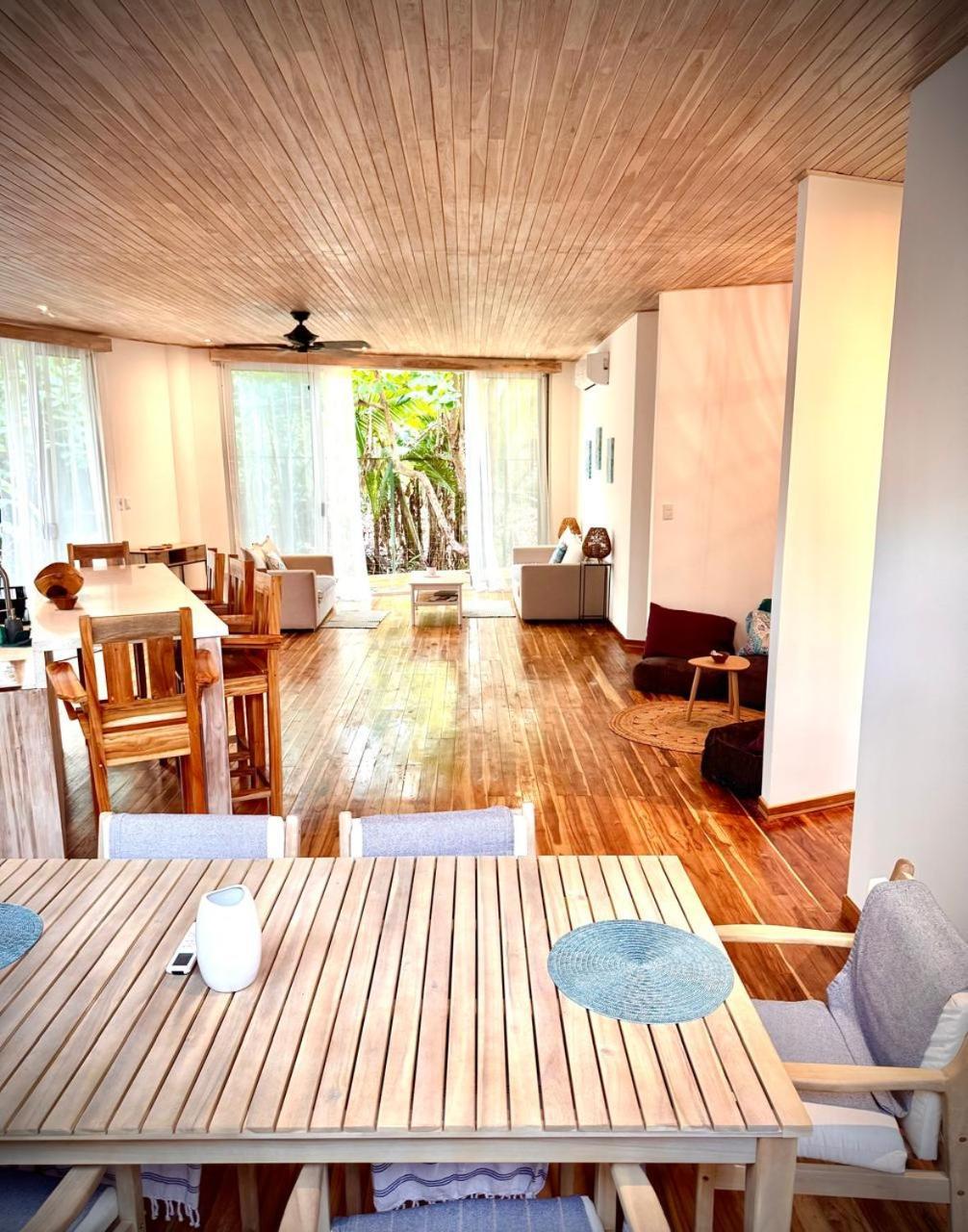 Iluminar Beachfront Suites 노사라 객실 사진